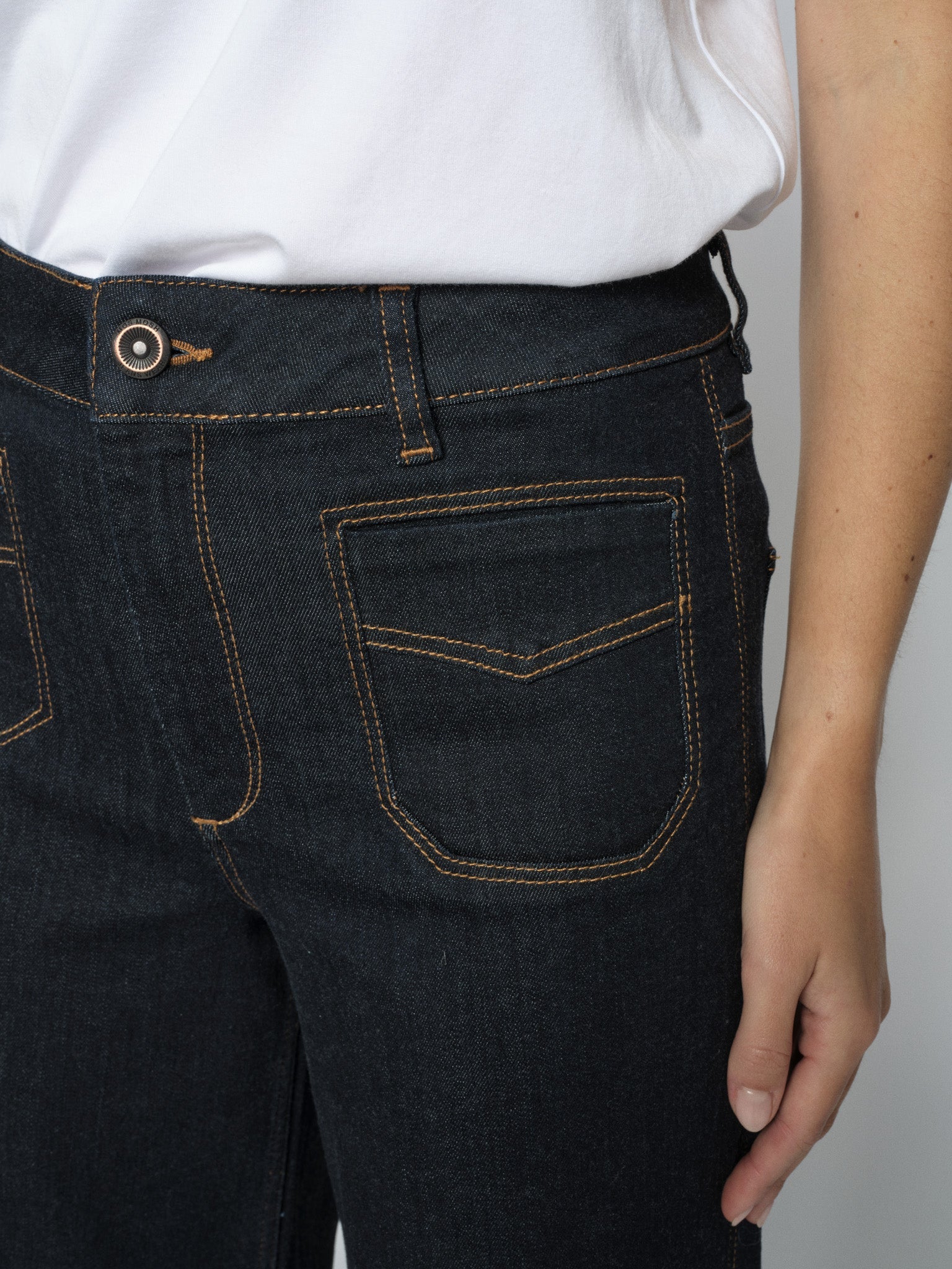 Modelshot / Dark Blue / Detail